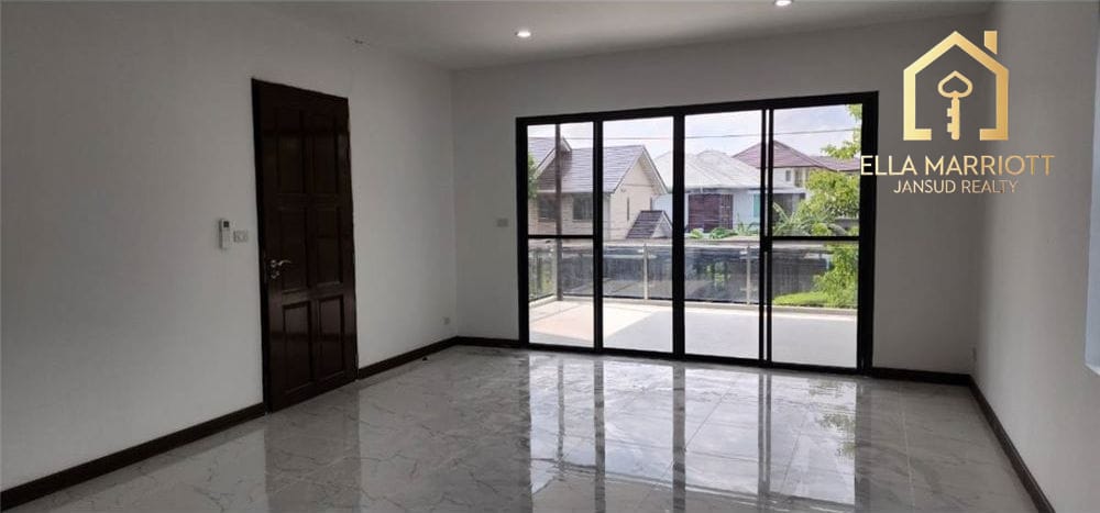 Spacious Home Office for Rent in Phra Kanong - Ideal for Business Use 18