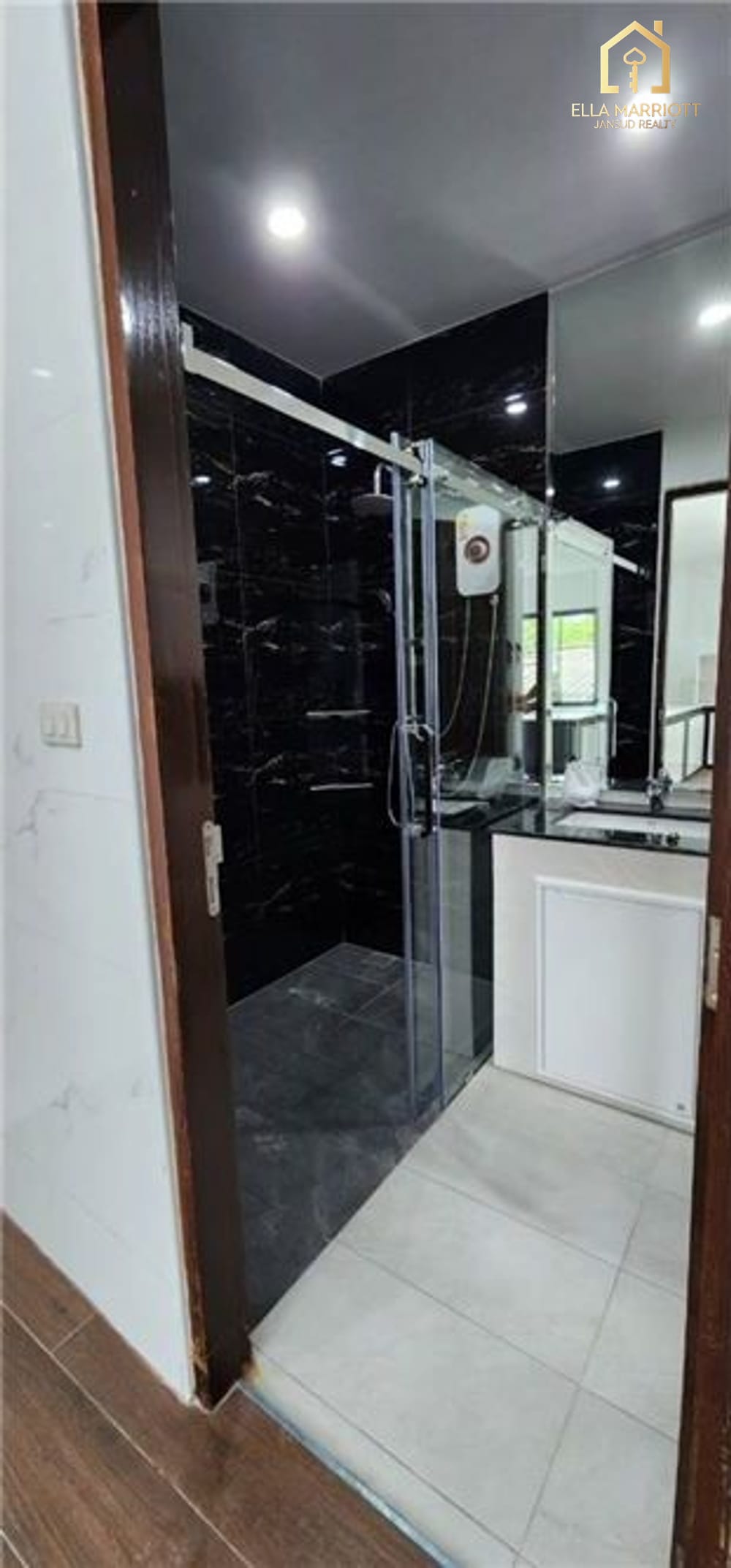 Spacious Home Office for Rent in Phra Kanong - Ideal for Business Use 20