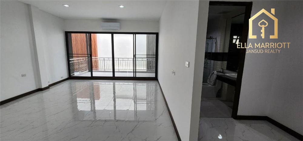 Spacious Home Office for Rent in Phra Kanong - Ideal for Business Use 23