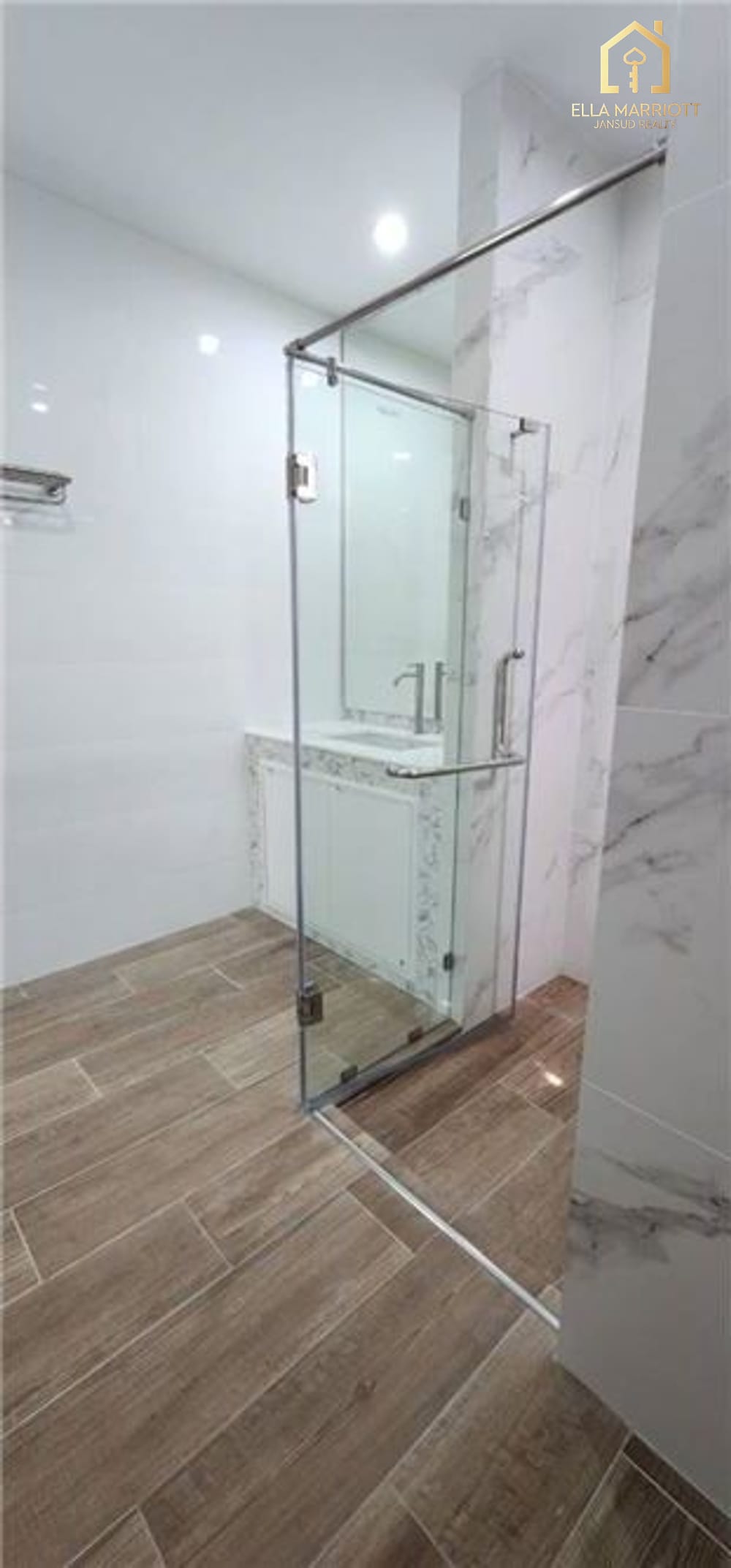 Spacious Home Office for Rent in Phra Kanong - Ideal for Business Use 28