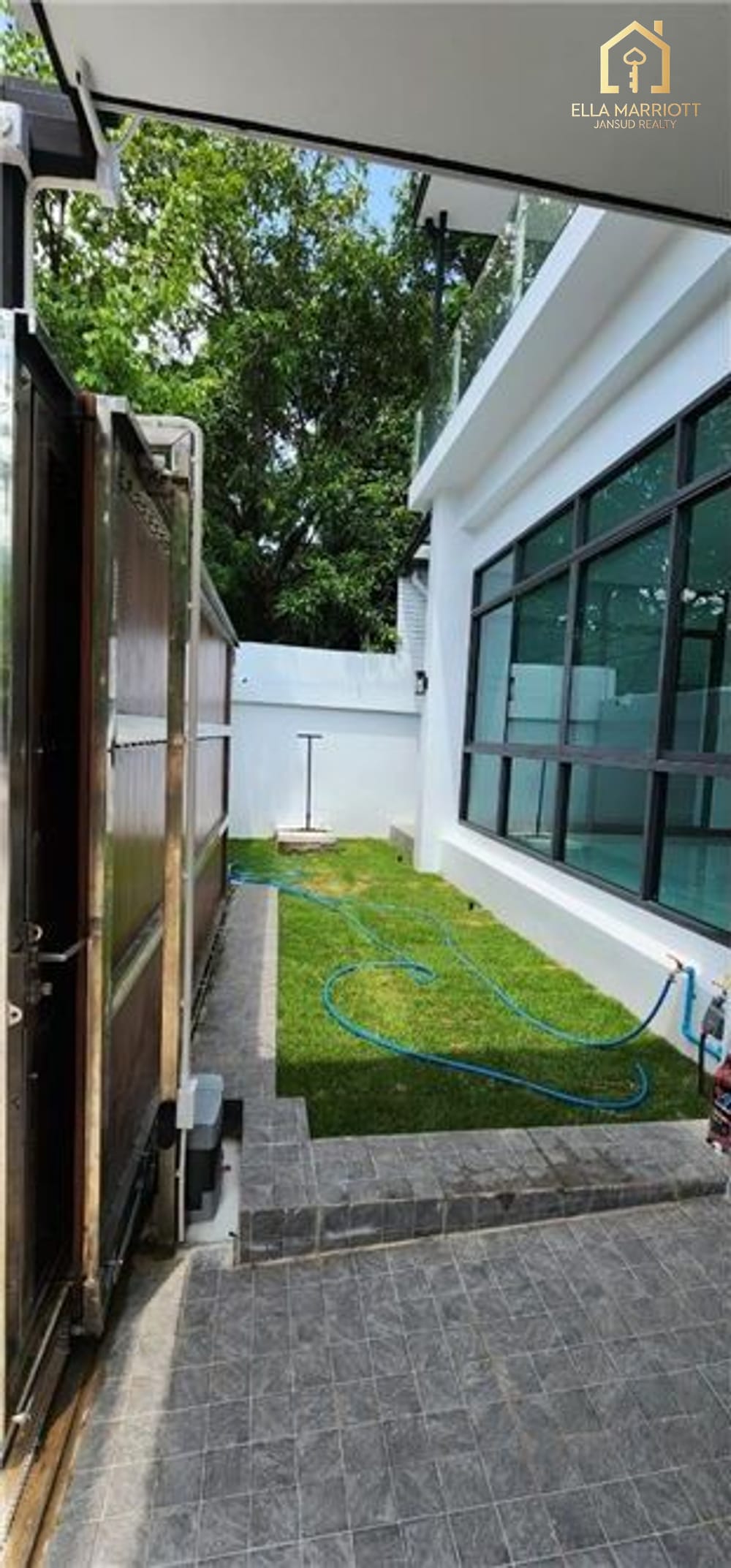 Spacious Home Office for Rent in Phra Kanong - Ideal for Business Use 3