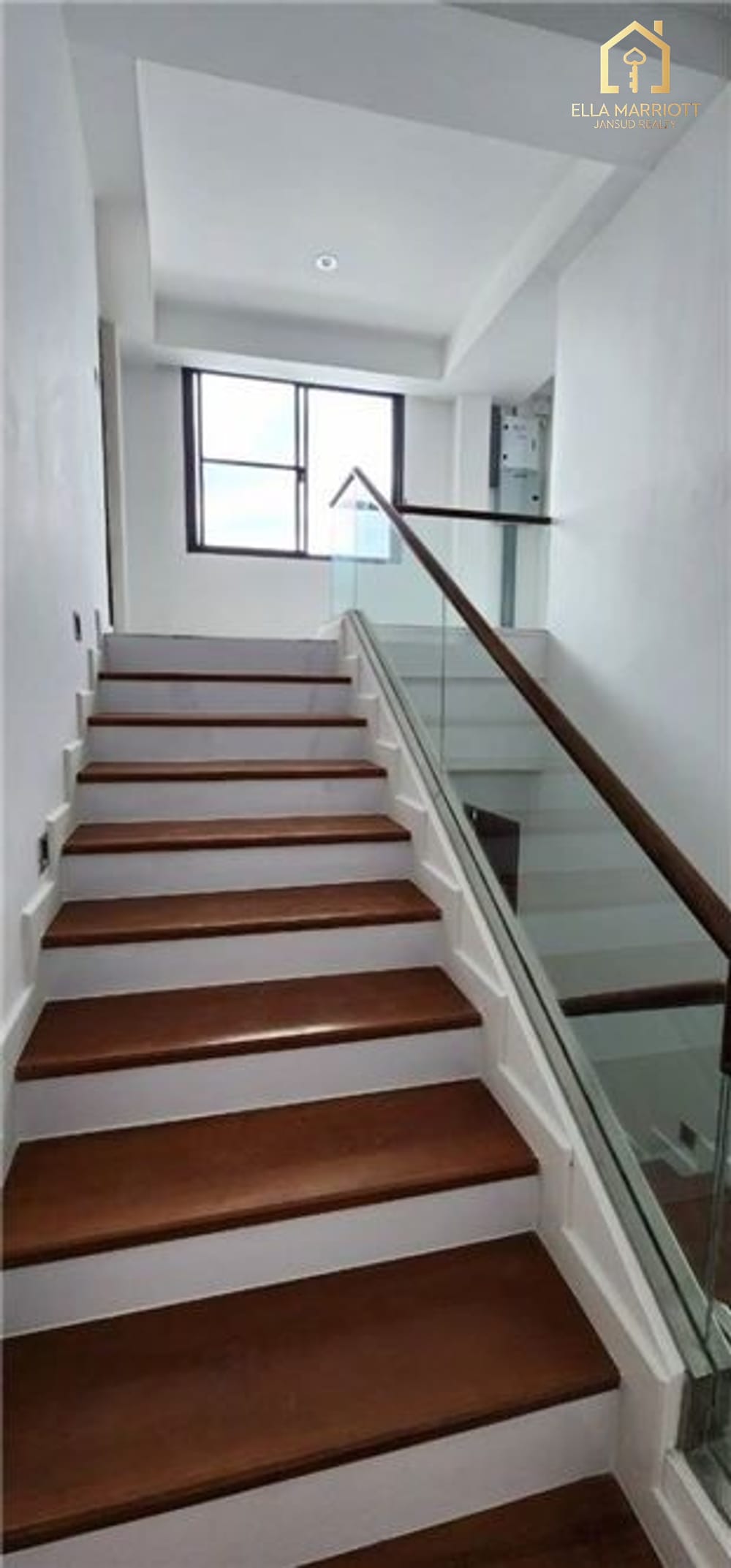 Spacious Home Office for Rent in Phra Kanong - Ideal for Business Use 31