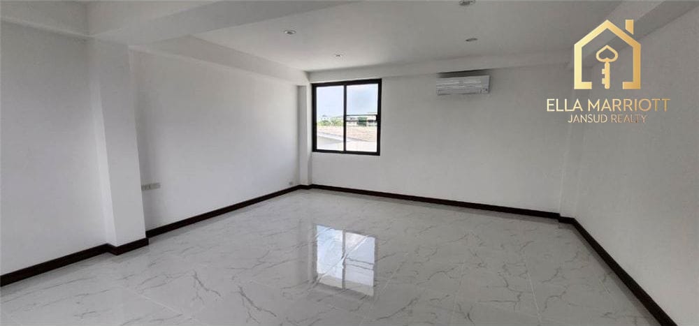 Spacious Home Office for Rent in Phra Kanong - Ideal for Business Use 32