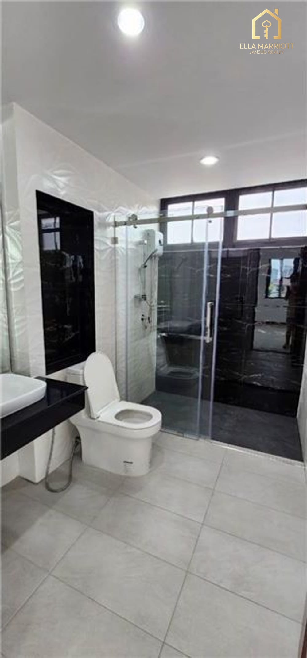 Spacious Home Office for Rent in Phra Kanong - Ideal for Business Use 36