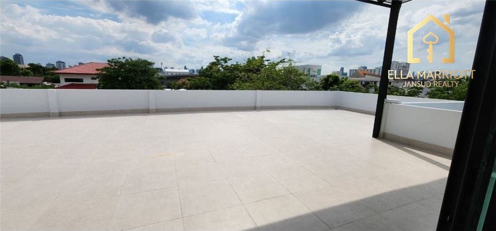 Spacious Home Office for Rent in Phra Kanong - Ideal for Business Use 37