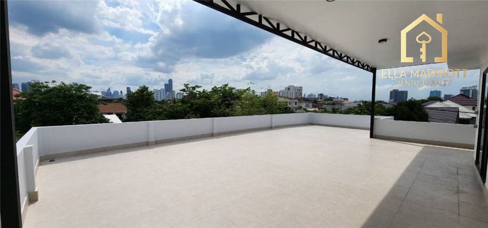 Spacious Home Office for Rent in Phra Kanong - Ideal for Business Use 39