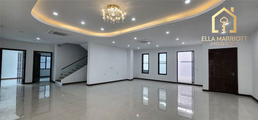 Spacious Home Office for Rent in Phra Kanong - Ideal for Business Use 5