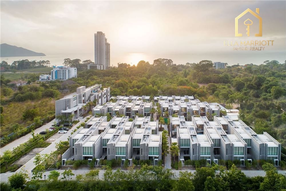 Luxurious Seaside Villa for Sale in Bang Sare, Chonburi 14