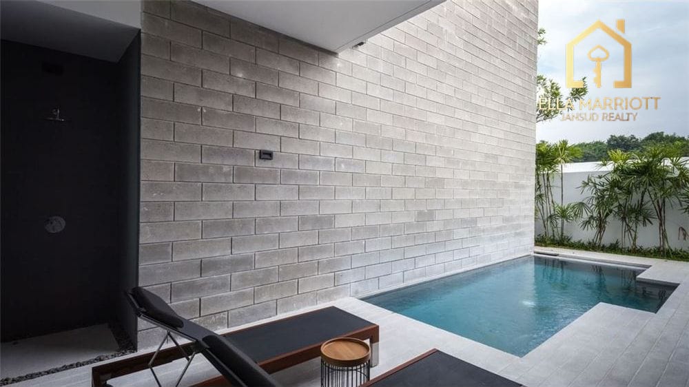 Luxurious Seaside Villa for Sale in Bang Sare, Chonburi 5