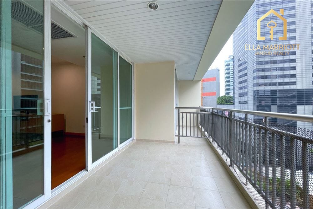 Pet-friendly furnished 3-bedroom near BTS with great location. 13