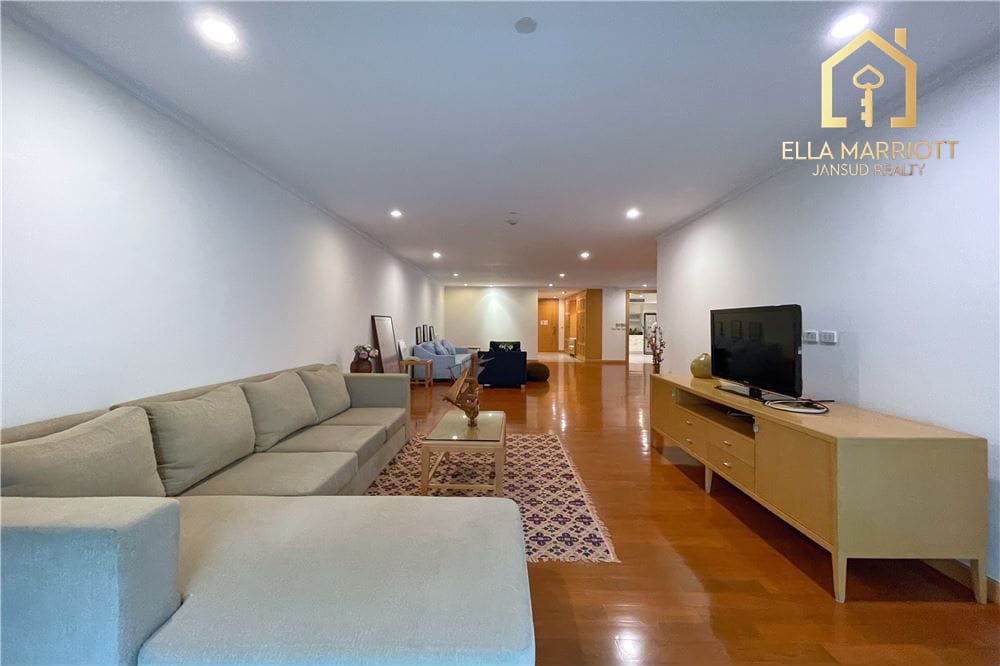 Pet-friendly furnished 3-bedroom near BTS with great location. 14