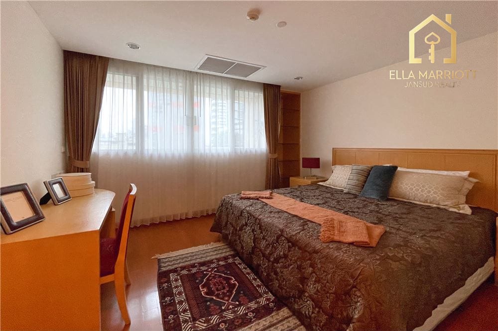 Pet-friendly furnished 3-bedroom near BTS with great location. 15
