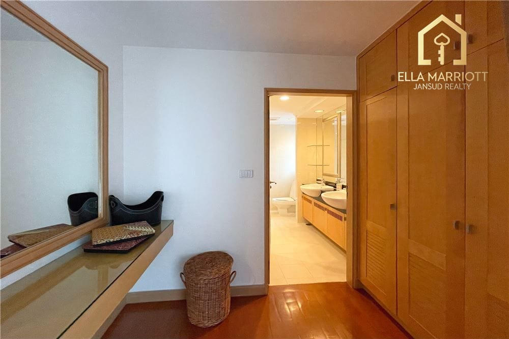 Pet-friendly furnished 3-bedroom near BTS with great location. 21