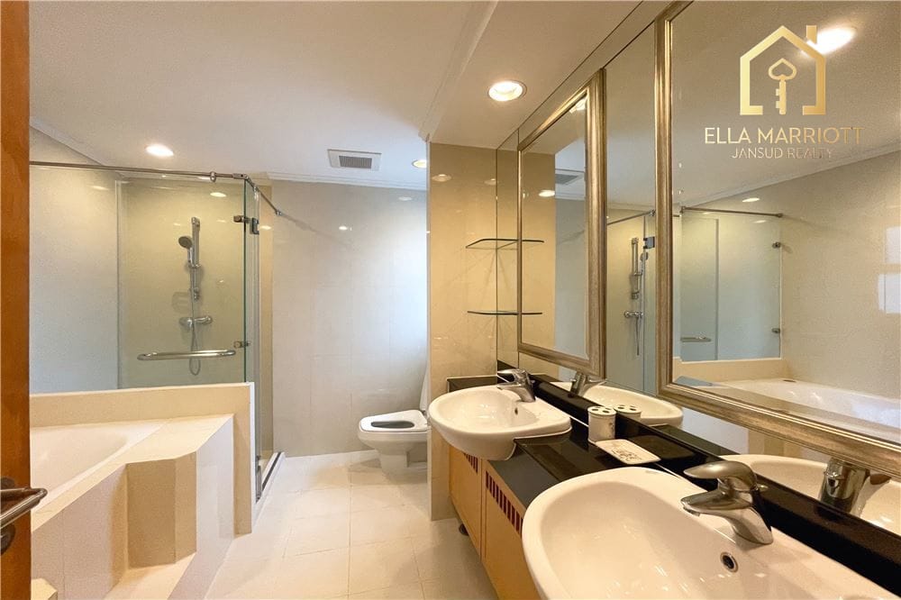 Pet-friendly furnished 3-bedroom near BTS with great location. 22