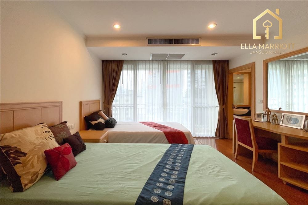 Pet-friendly furnished 3-bedroom near BTS with great location. 23