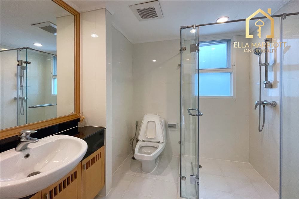 Pet-friendly furnished 3-bedroom near BTS with great location. 24