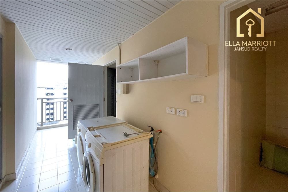 Pet-friendly furnished 3-bedroom near BTS with great location. 25