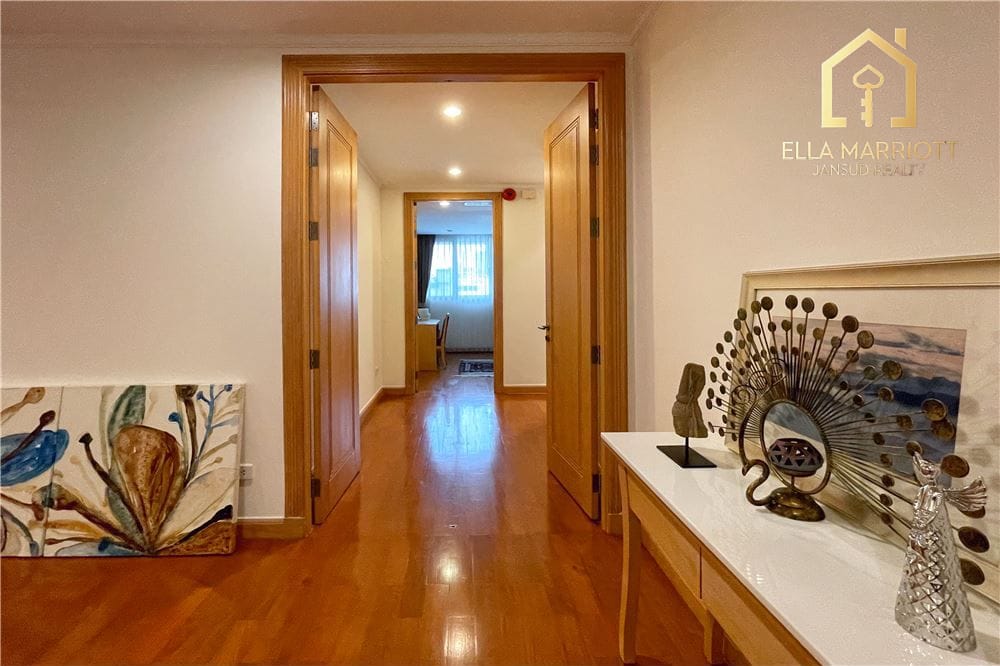 Pet-friendly furnished 3-bedroom near BTS with great location. 7