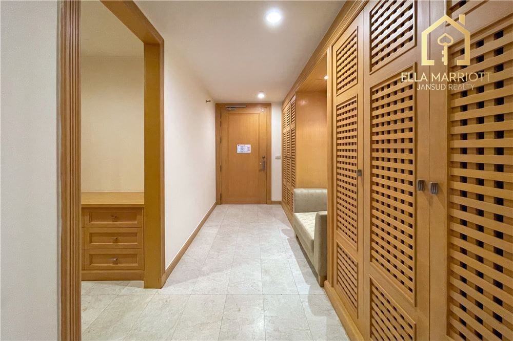 Pet-friendly furnished 3-bedroom near BTS with great location. 8