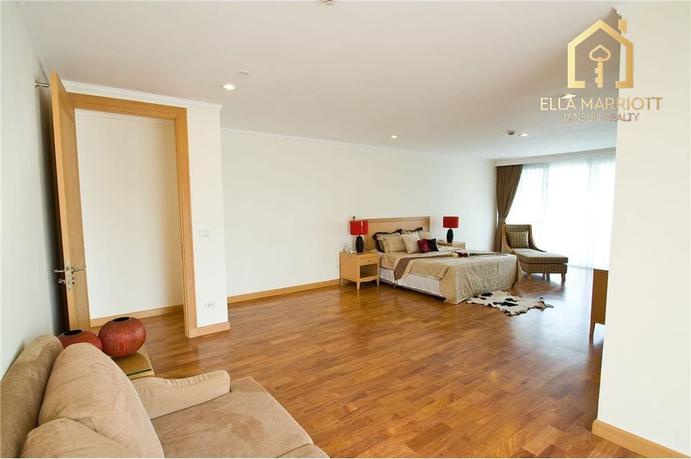 Luxurious 4BR Penthouse Duplex for Rent in Phrom Phong - 454sqm with 2 Living Areas 10