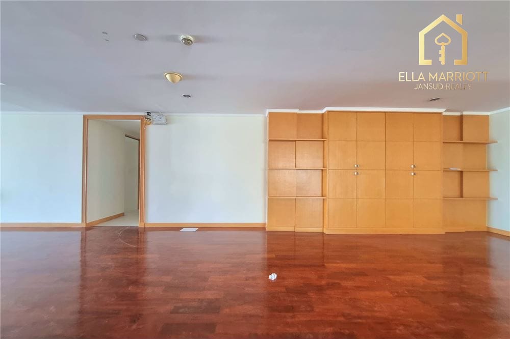 Luxurious 4BR Penthouse Duplex for Rent in Phrom Phong - 454sqm with 2 Living Areas 13