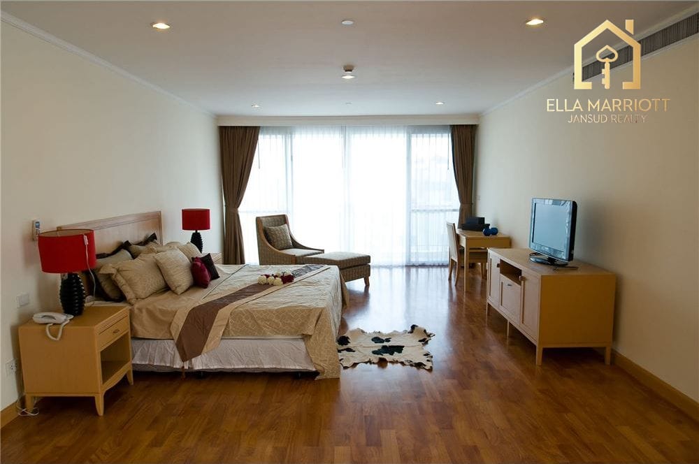 Luxurious 4BR Penthouse Duplex for Rent in Phrom Phong - 454sqm with 2 Living Areas 14
