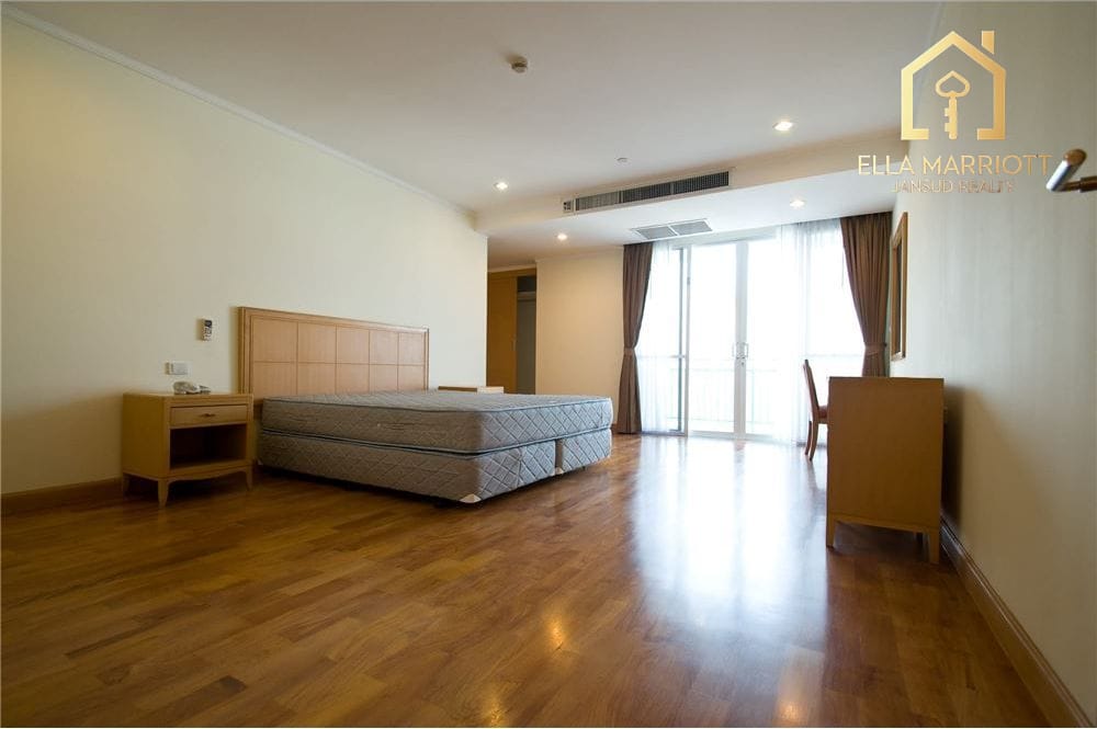 Luxurious 4BR Penthouse Duplex for Rent in Phrom Phong - 454sqm with 2 Living Areas 17