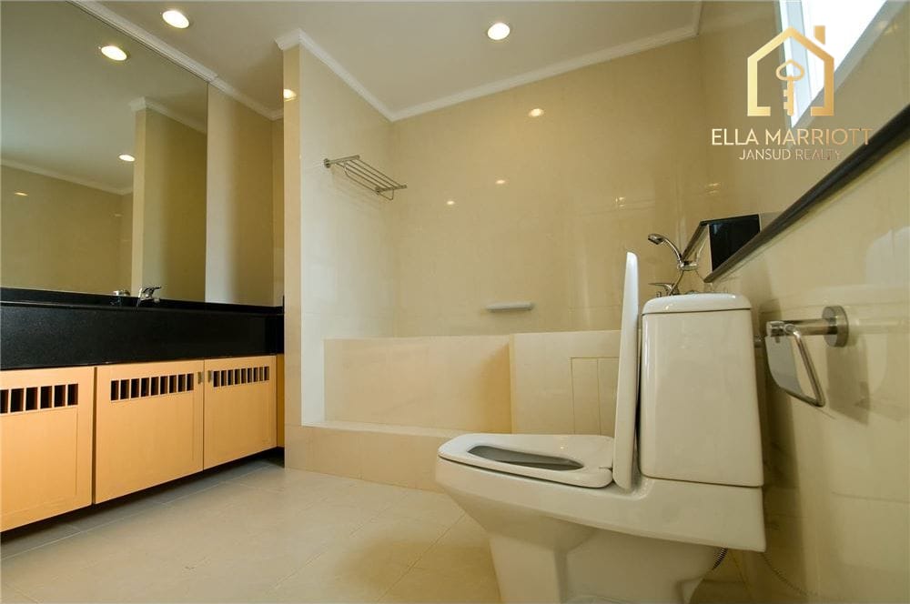 Luxurious 4BR Penthouse Duplex for Rent in Phrom Phong - 454sqm with 2 Living Areas 20