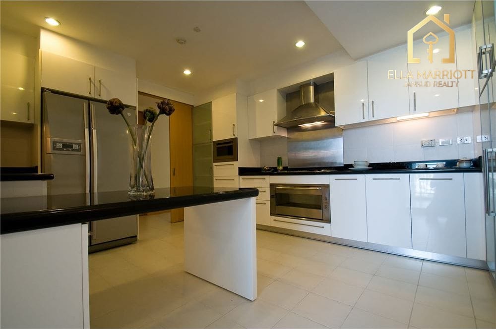 Luxurious 4BR Penthouse Duplex for Rent in Phrom Phong - 454sqm with 2 Living Areas 7
