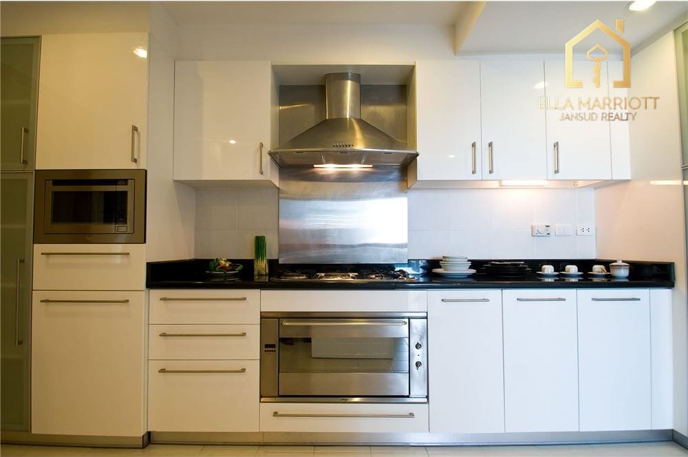 Luxurious 4BR Penthouse Duplex for Rent in Phrom Phong - 454sqm with 2 Living Areas 8
