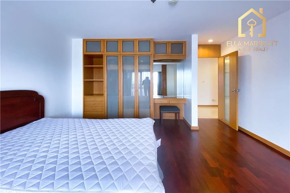250sqm 3BR Apartment for Rent at 95K in Sathorn with Balcony 10