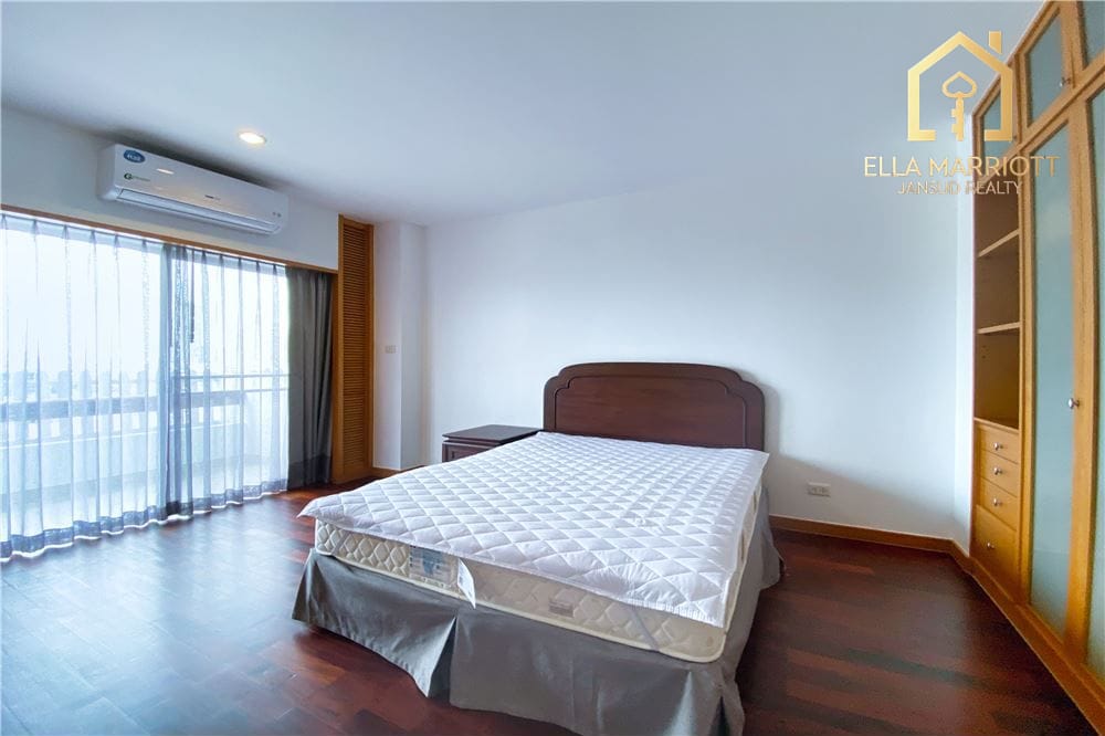 250sqm 3BR Apartment for Rent at 95K in Sathorn with Balcony 11