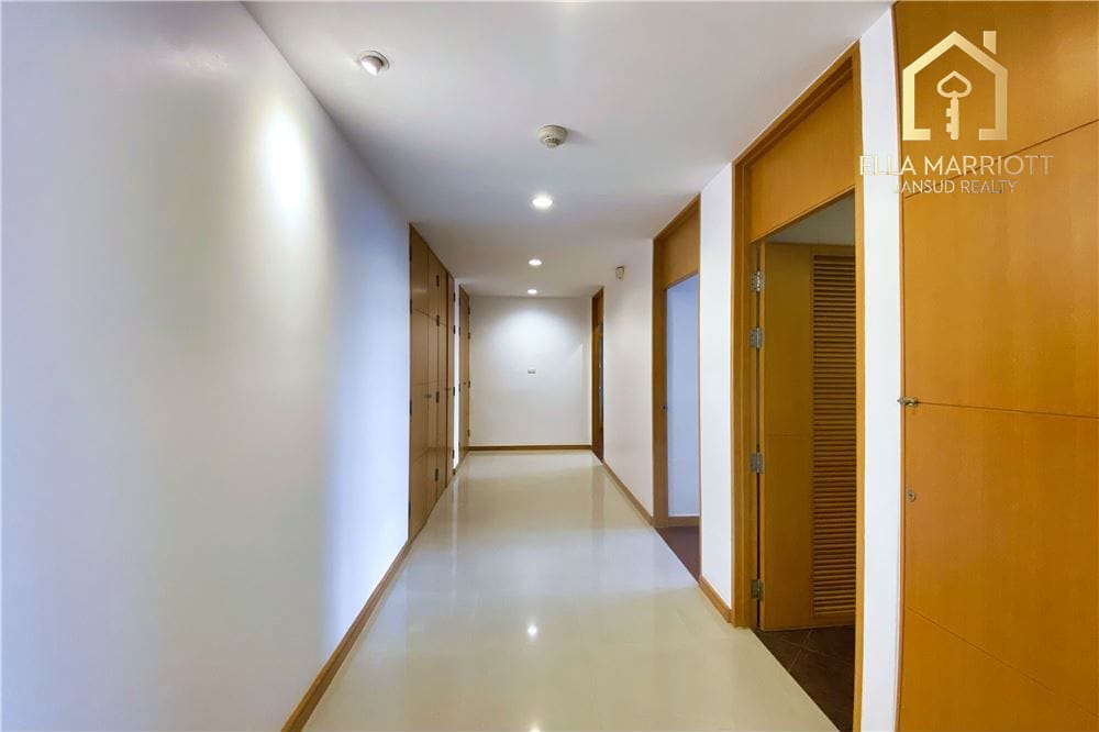 250sqm 3BR Apartment for Rent at 95K in Sathorn with Balcony 14