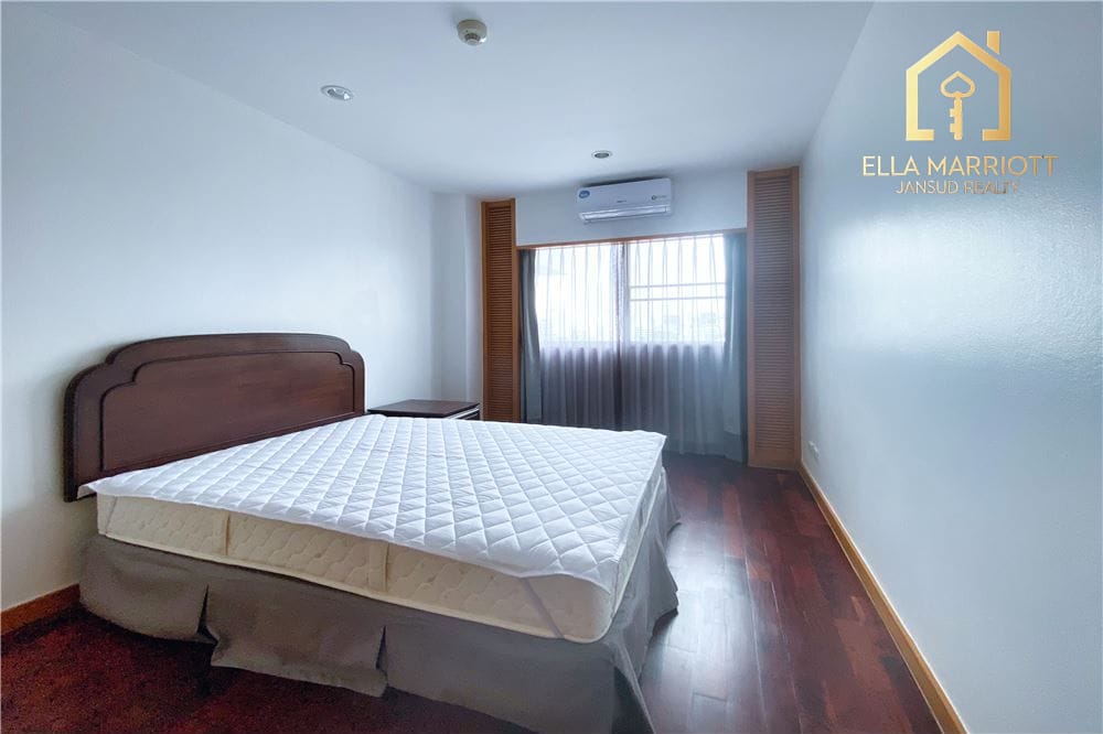 250sqm 3BR Apartment for Rent at 95K in Sathorn with Balcony 15