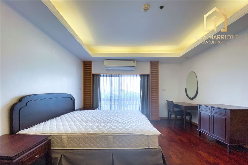 250sqm 3BR Apartment for Rent at 95K in Sathorn with Balcony 18