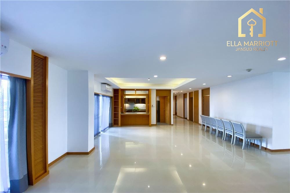 250sqm 3BR Apartment for Rent at 95K in Sathorn with Balcony 3