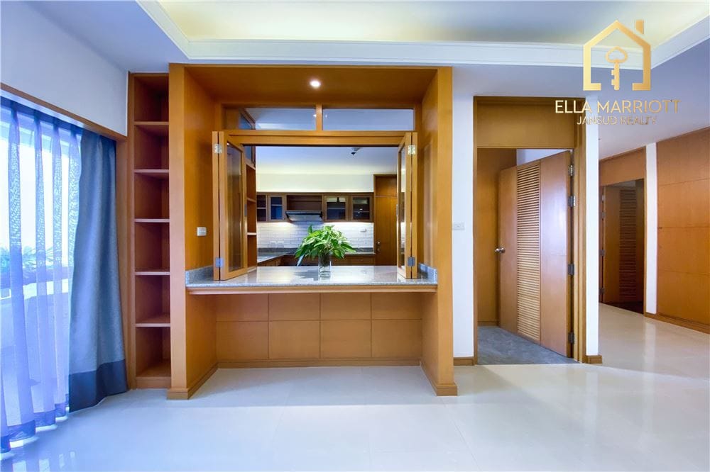 250sqm 3BR Apartment for Rent at 95K in Sathorn with Balcony 4