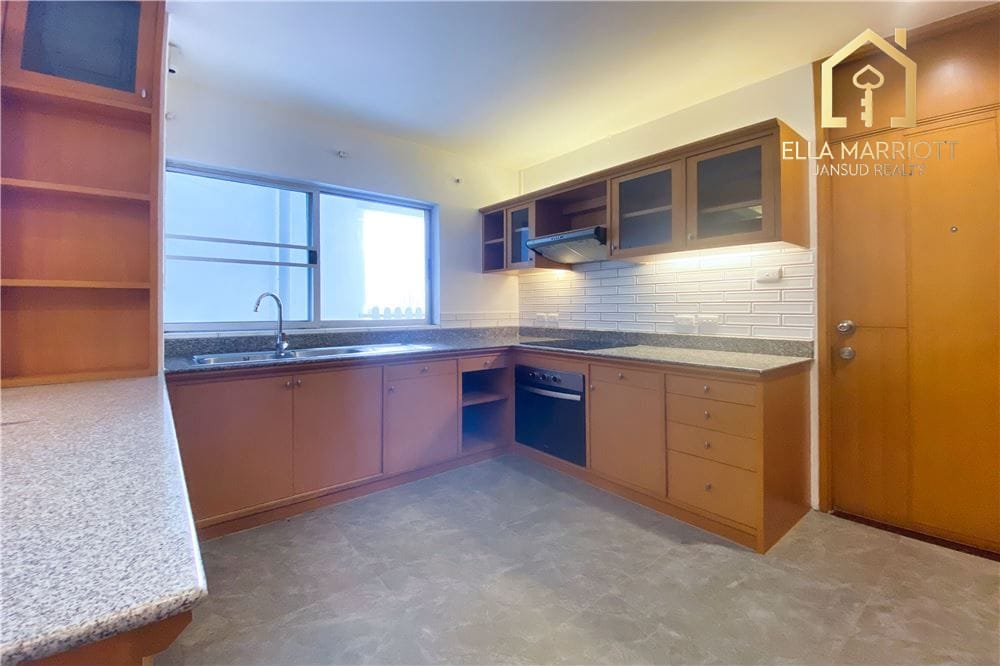 250sqm 3BR Apartment for Rent at 95K in Sathorn with Balcony 5
