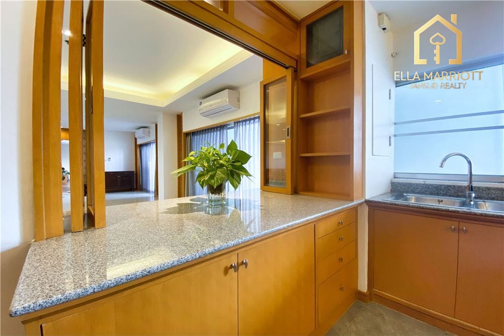 250sqm 3BR Apartment for Rent at 95K in Sathorn with Balcony 7