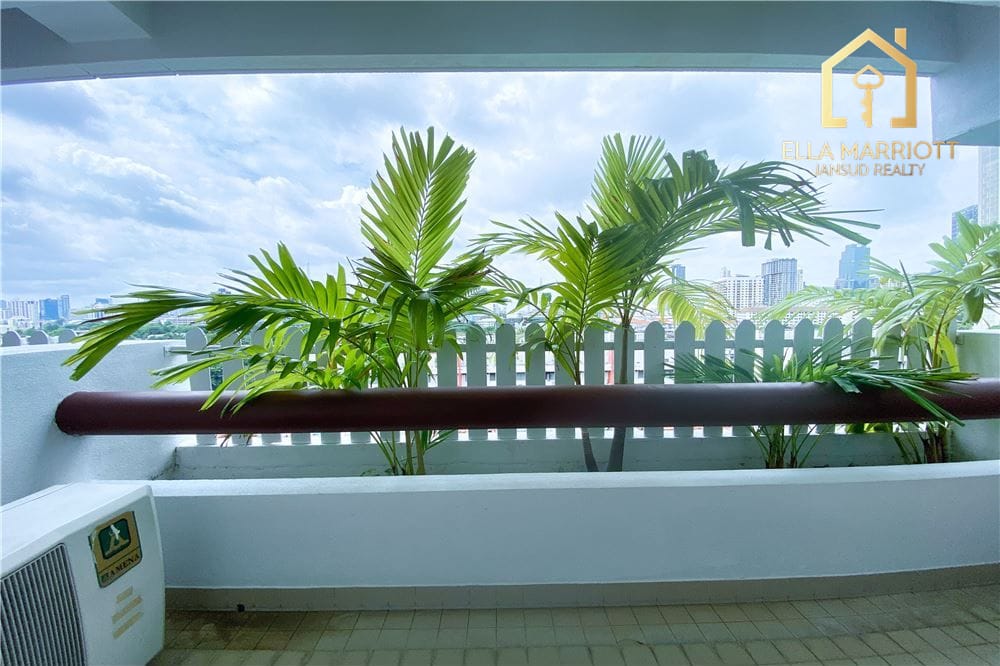 250sqm 3BR Apartment for Rent at 95K in Sathorn with Balcony 9