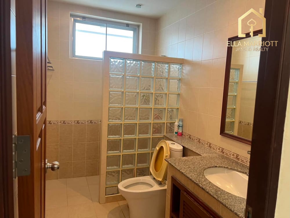 Spacious Private Pool Villa in Hua Hin 10