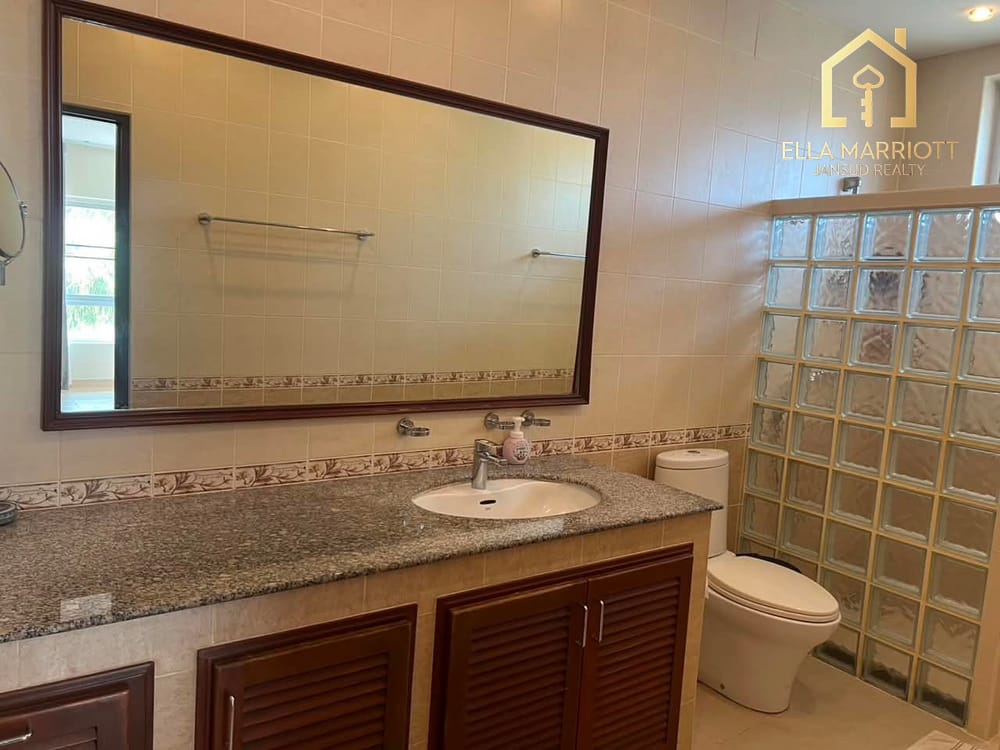 Spacious Private Pool Villa in Hua Hin 11