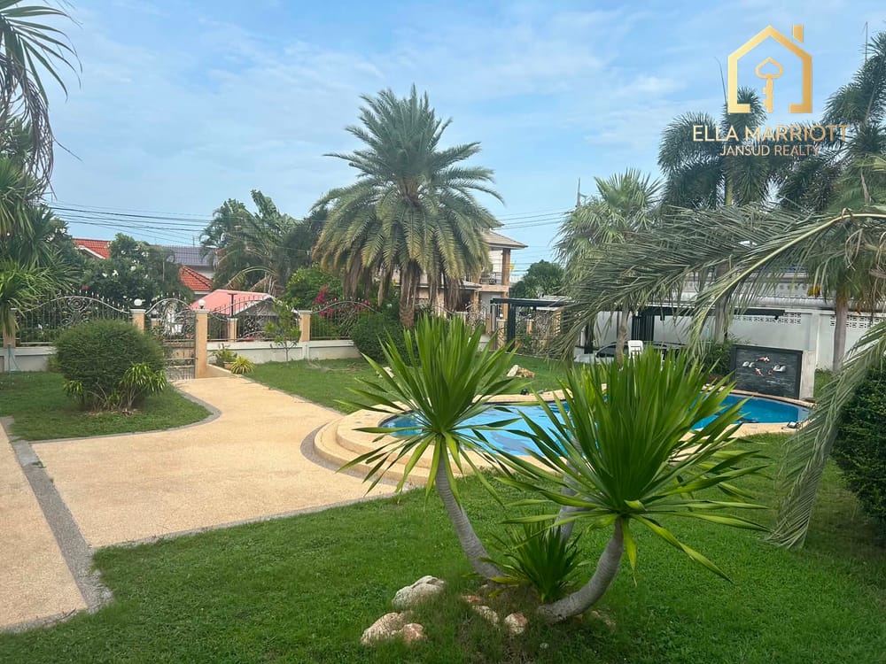 Spacious Private Pool Villa in Hua Hin 4