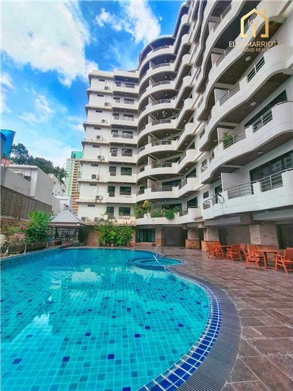 For Rent: 3 Bedroom Pet-Friendly Condo in Asoke-Nana 10