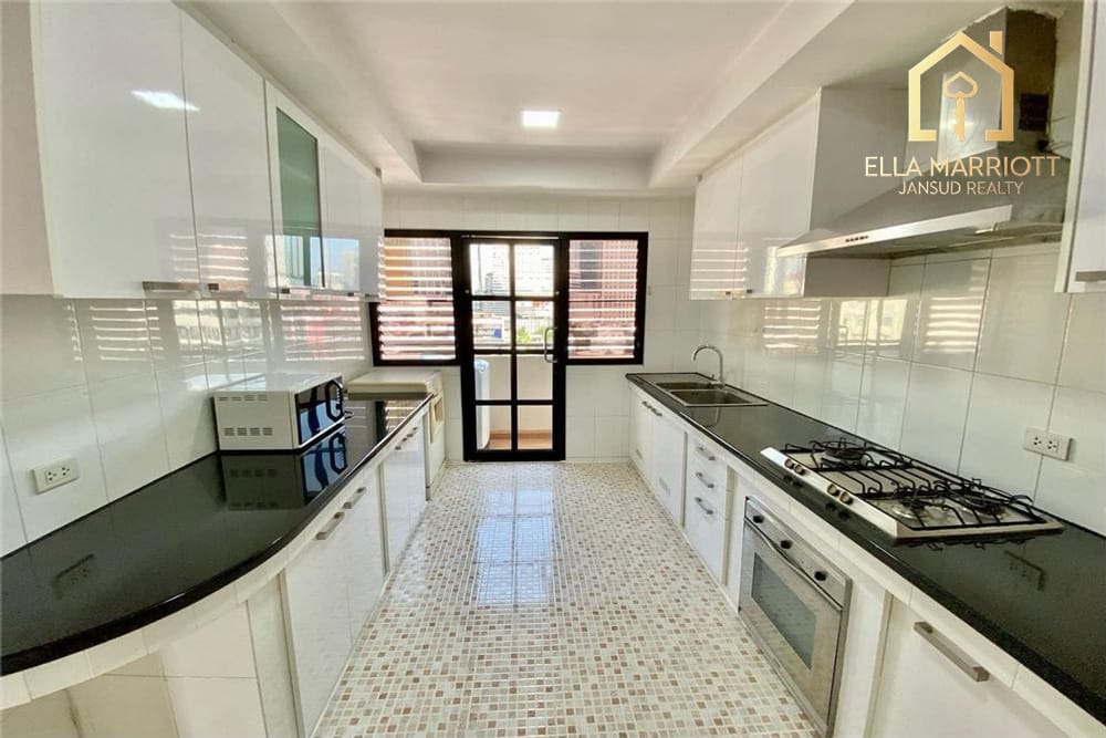 For Rent: 3 Bedroom Pet-Friendly Condo in Asoke-Nana 3