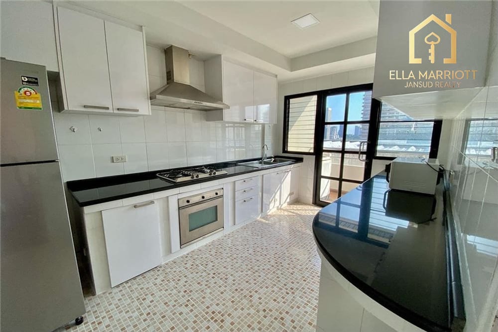 For Rent: 3 Bedroom Pet-Friendly Condo in Asoke-Nana 4
