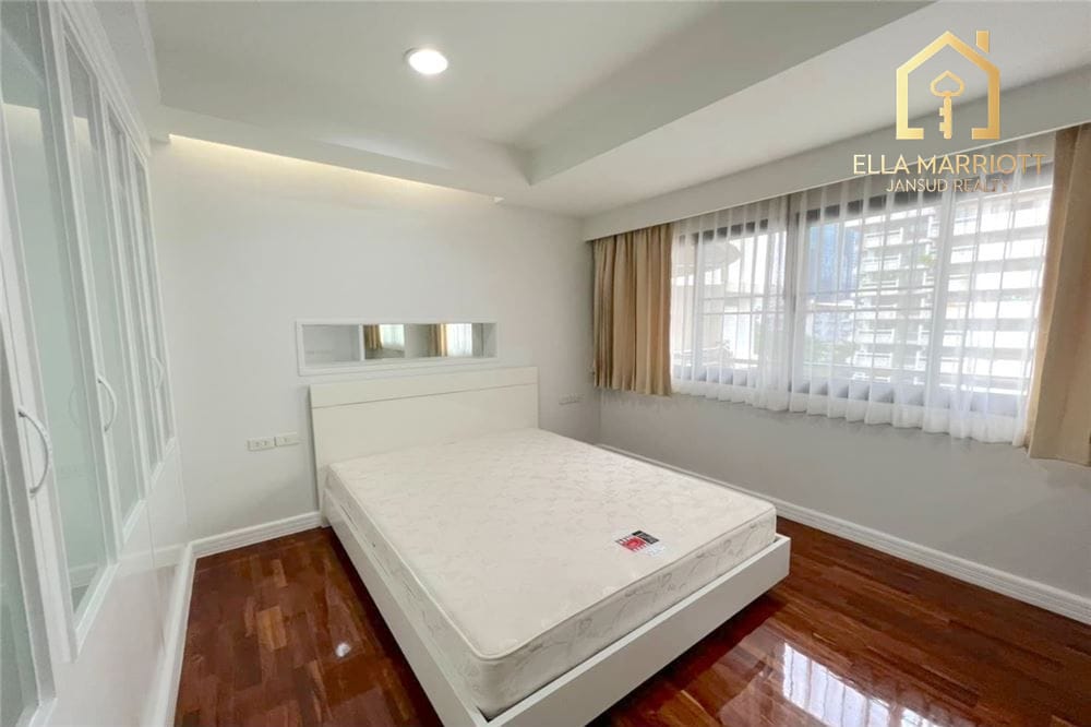 For Rent: 3 Bedroom Pet-Friendly Condo in Asoke-Nana 6