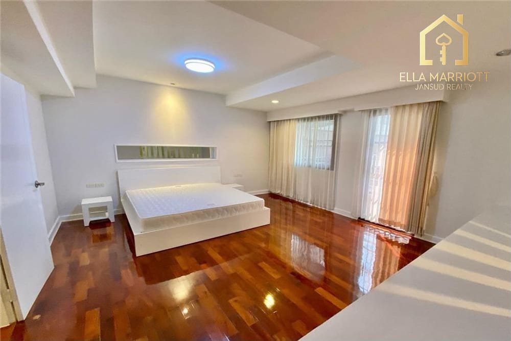 For Rent: 3 Bedroom Pet-Friendly Condo in Asoke-Nana 7