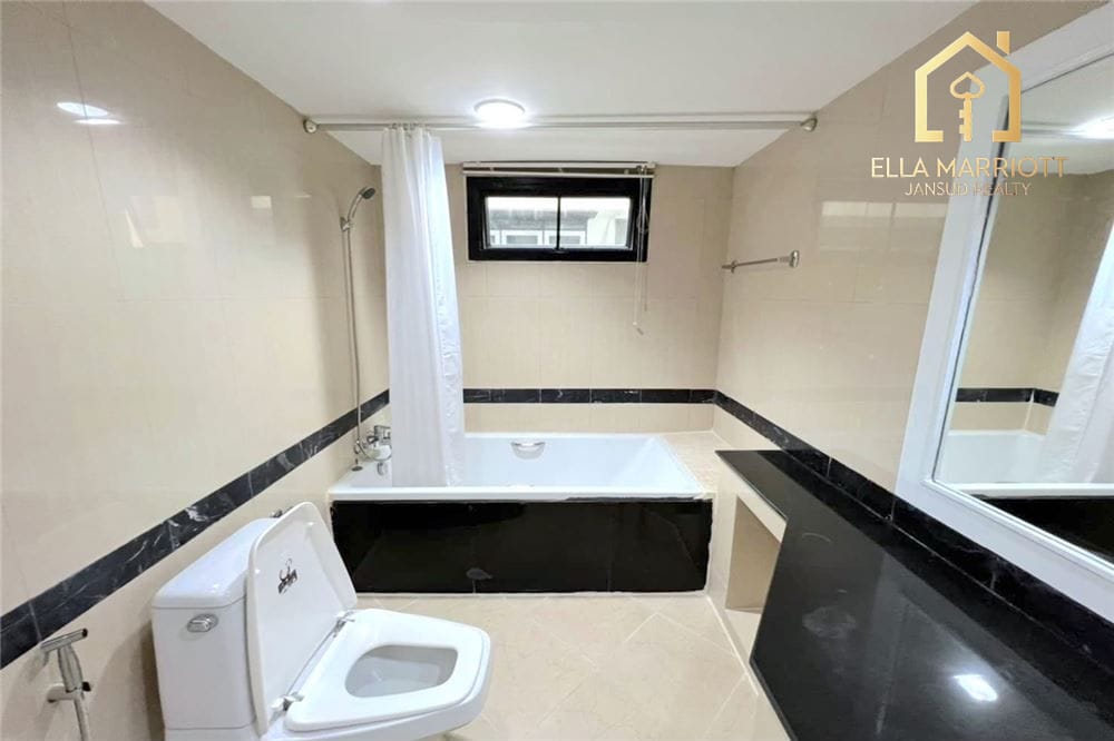 For Rent: 3 Bedroom Pet-Friendly Condo in Asoke-Nana 8