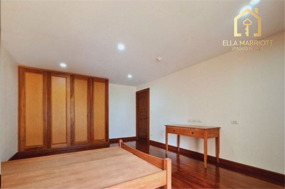 Cat-Friendly Modern 2-Bedroom  in Prime Pathumwan 10